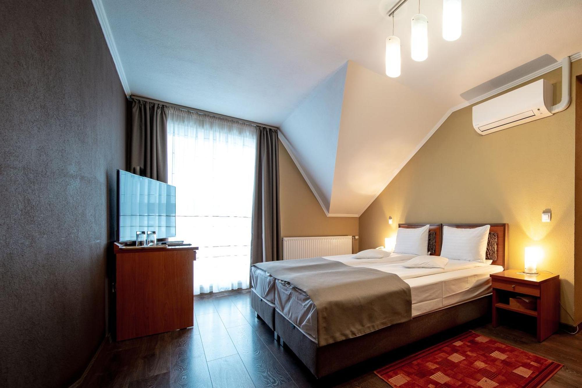Areo Hotel & Restaurant Bradesti Ngoại thất bức ảnh